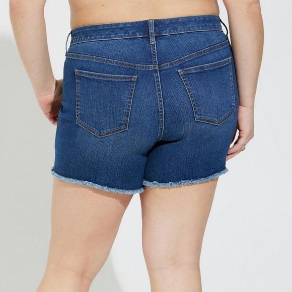 ❤️NWT TORRID JURASSIC PARK DINOSAUR GRAPHIC SHORTS - MID RISE - DENIM PLUS SIZE - Picture 3 of 7